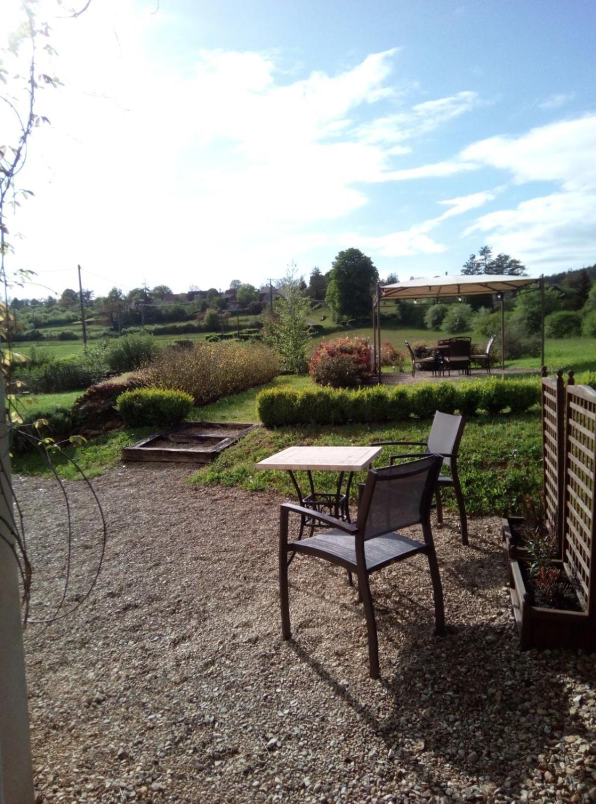 Bed and Breakfast Le Repos Coquelicot Montillot Exterior foto