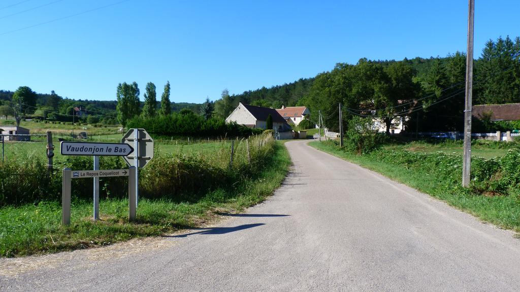 Bed and Breakfast Le Repos Coquelicot Montillot Exterior foto